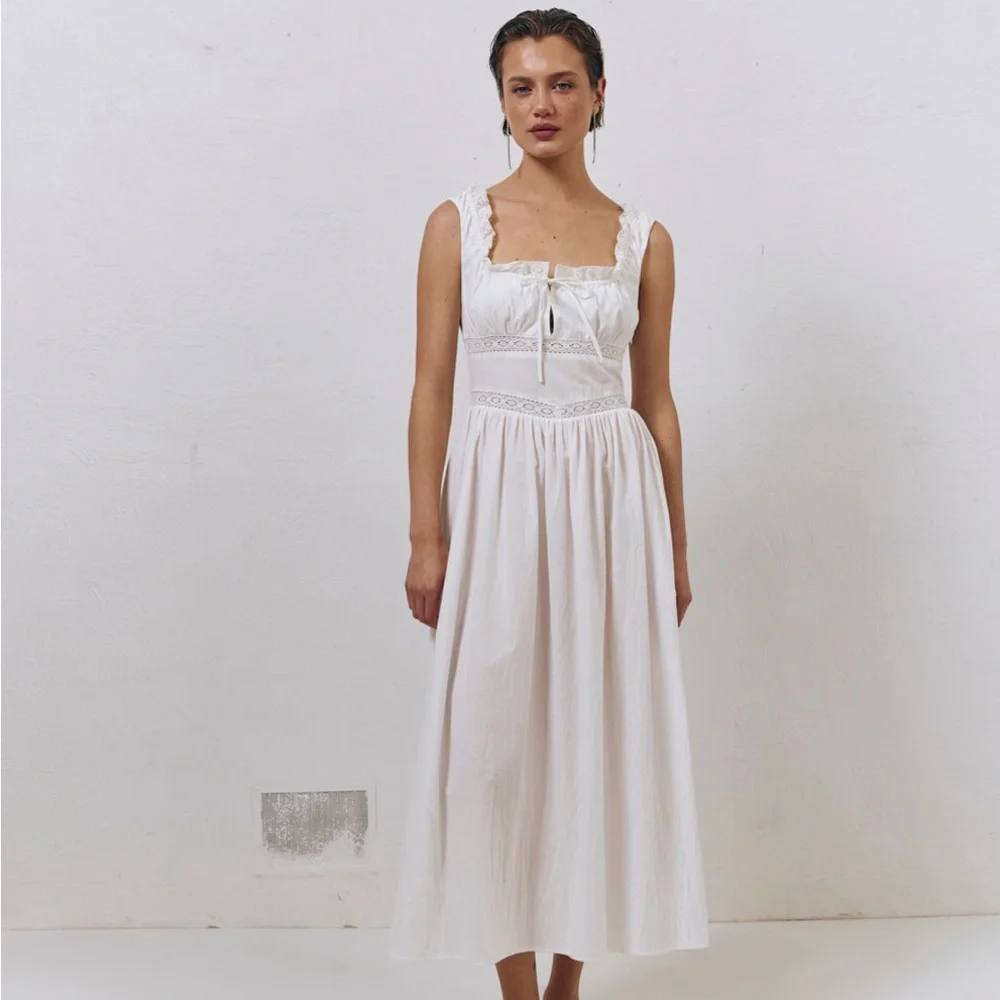 White Sleeveless Dress - Picture 2 of 8
